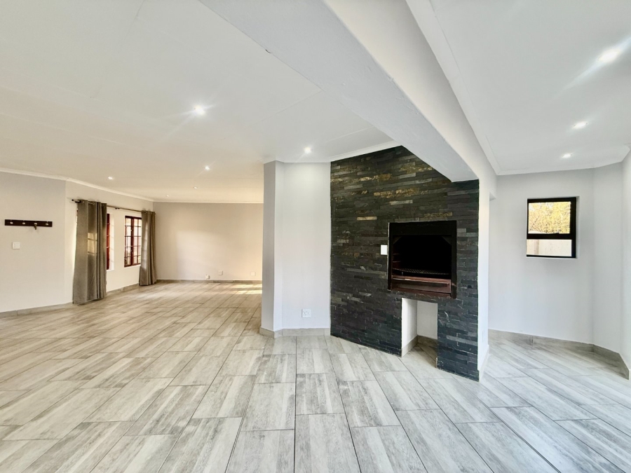 To Let 3 Bedroom Property for Rent in Melodie North West
